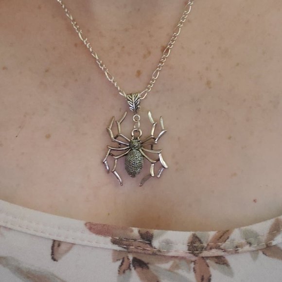 Gothic Spider Necklace   Unisex - Picture 4 of 4